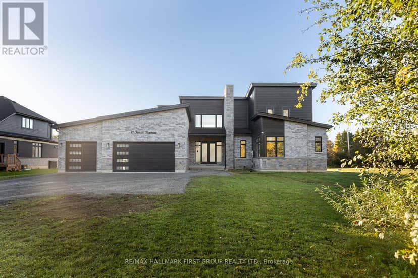 11 Jones Avenue, Clarington, photo 2