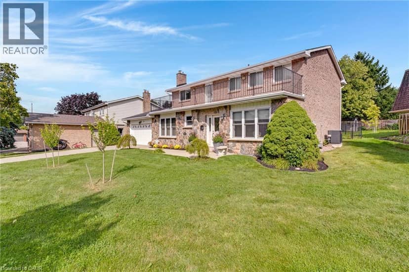 8 BLUE SPRUCE Court, Kitchener, photo 2