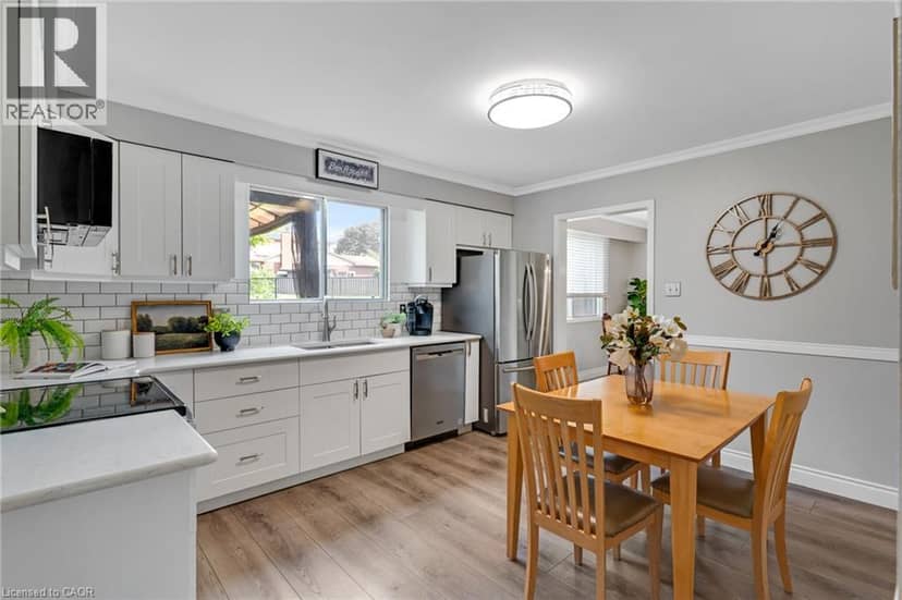 8 BLUE SPRUCE Court — photo 21 of 40