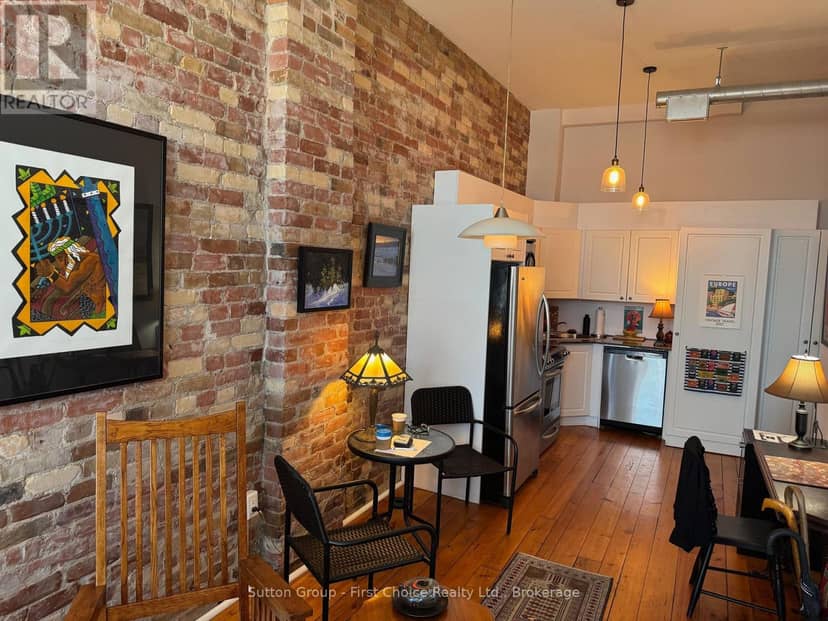 #201 - 66 Wellington Street, Stratford, photo 2