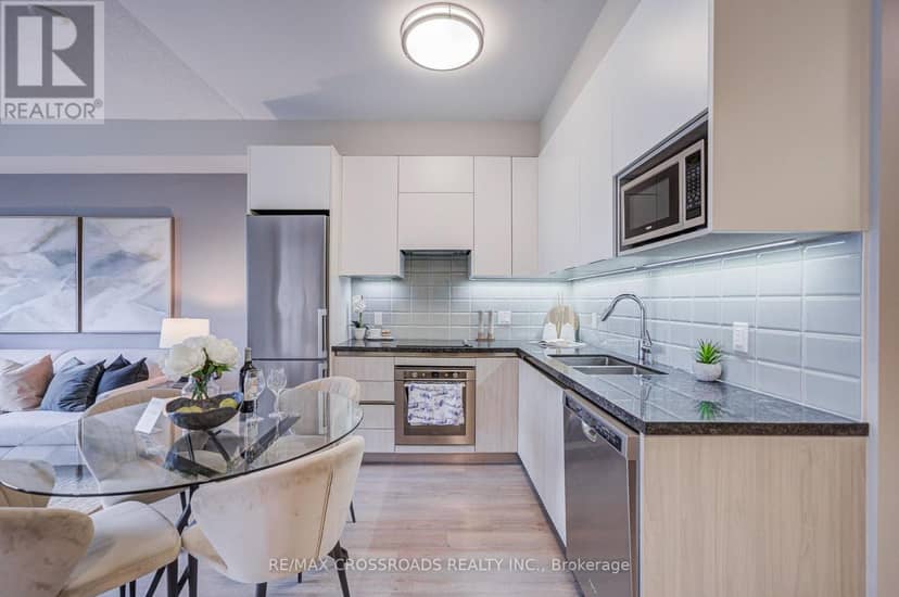 335 - 15 Water Walk Drive, Markham, photo 7