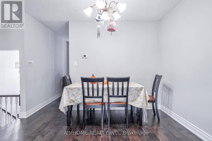 1692 John Street, Markham, photo 7