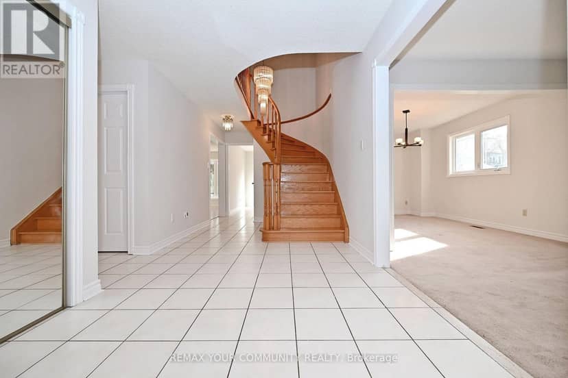 38 Muster Court, Markham, photo 4