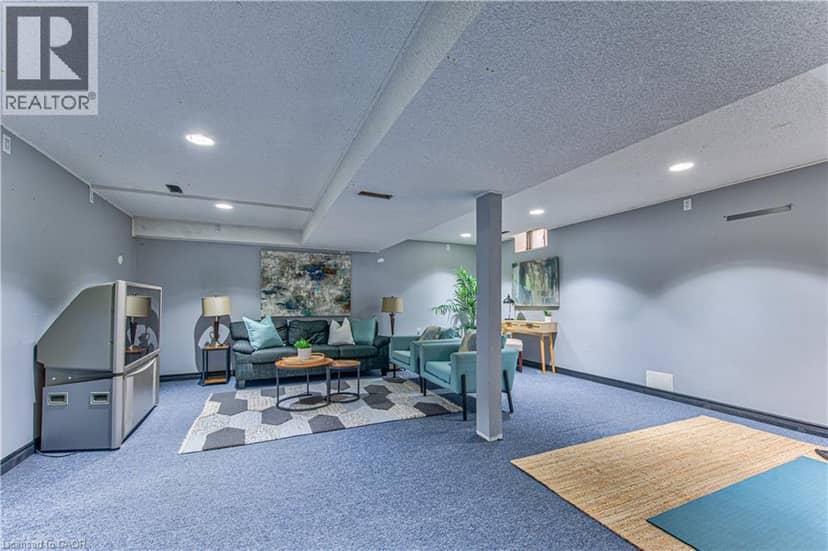 86 CHELSEA Crescent — photo 30 of 40