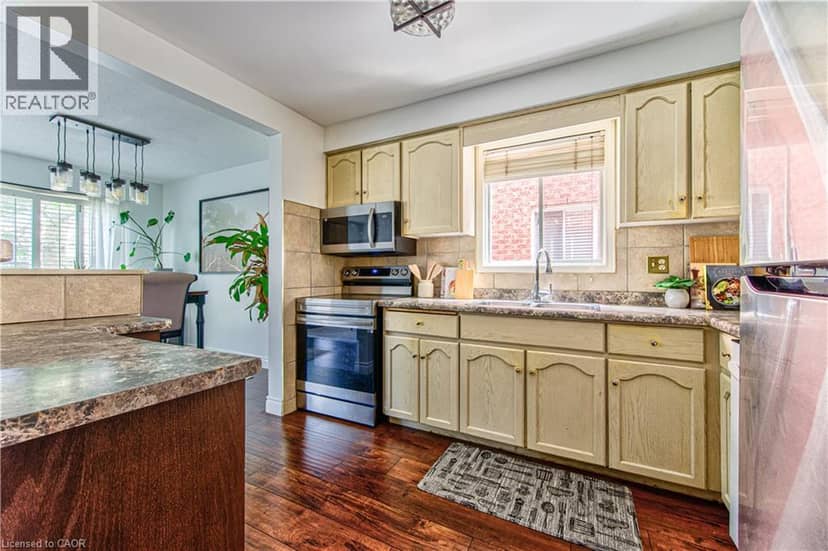 86 CHELSEA Crescent — photo 15 of 40