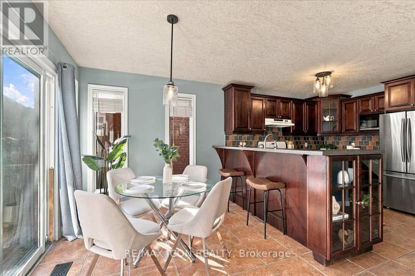 382 Mountain Laurel Crescent — photo 12 of 40
