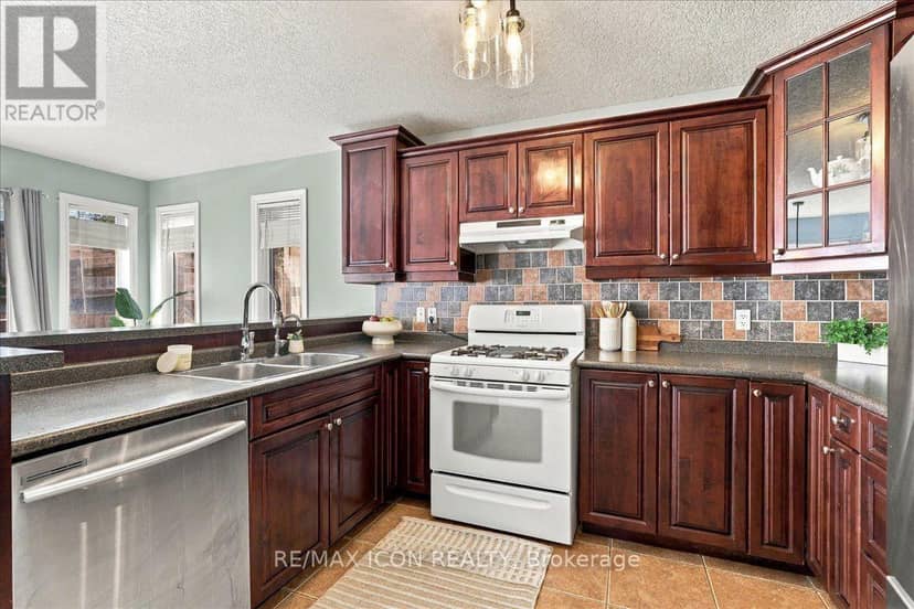 382 Mountain Laurel Crescent — photo 16 of 40