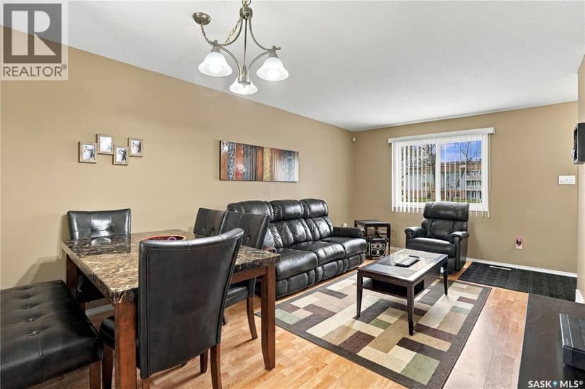 1692 Alexandra STREET — photo 11 of 32