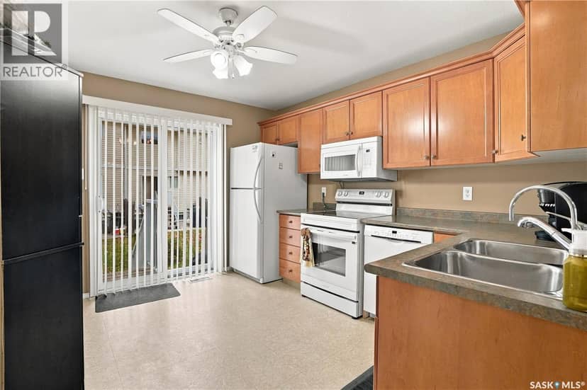 1692 Alexandra STREET — photo 12 of 32