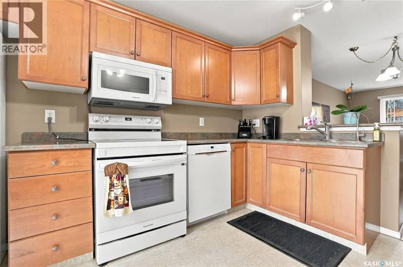 1692 Alexandra STREET — photo 14 of 32