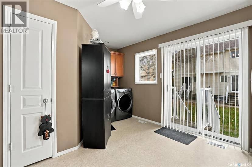 1692 Alexandra STREET — photo 16 of 32