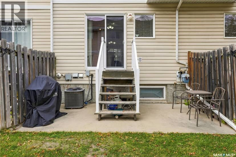 1692 Alexandra STREET — photo 29 of 32