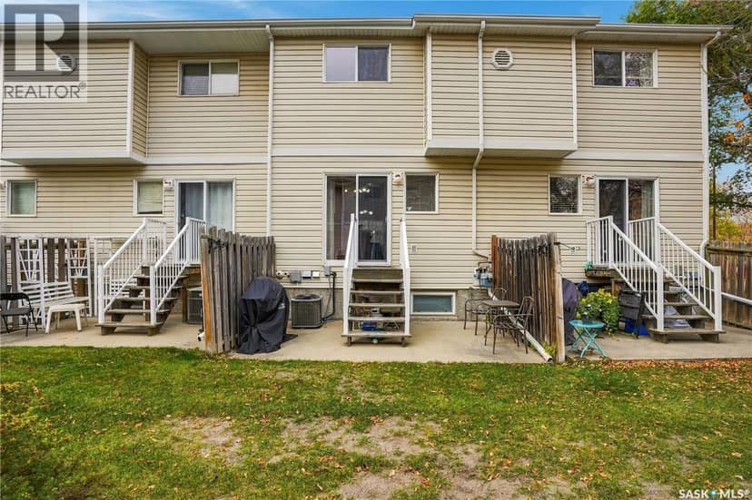 1692 Alexandra STREET — photo 30 of 32
