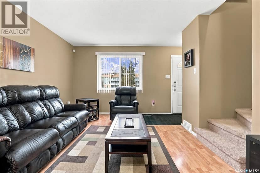 1692 Alexandra STREET — photo 9 of 32