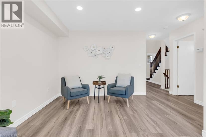 87 HOUGHTON Street — photo 13 of 40