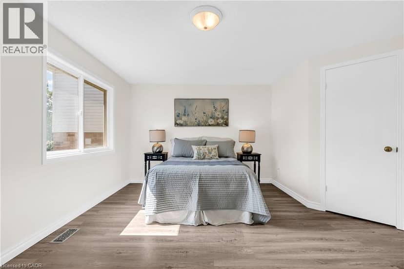 87 HOUGHTON Street — photo 28 of 40