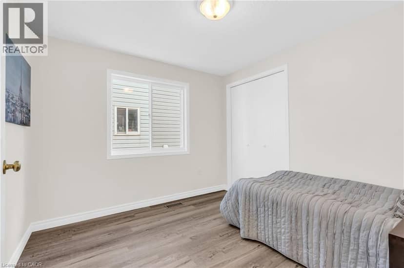 87 HOUGHTON Street — photo 31 of 40