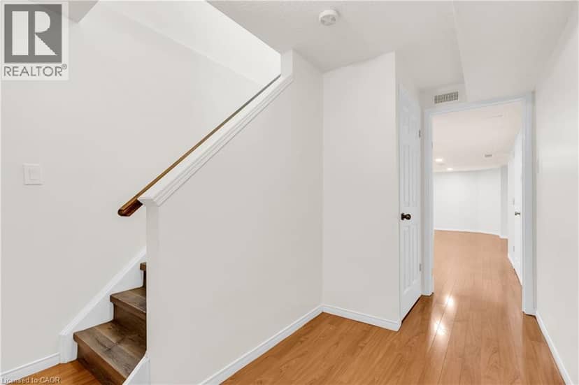 87 HOUGHTON Street — photo 34 of 40