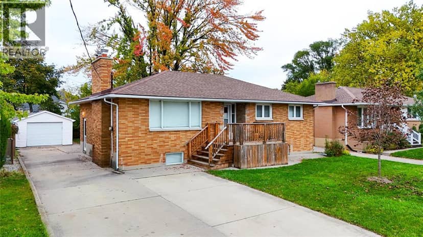 700 Guthrie Drive, Sarnia, photo 2
