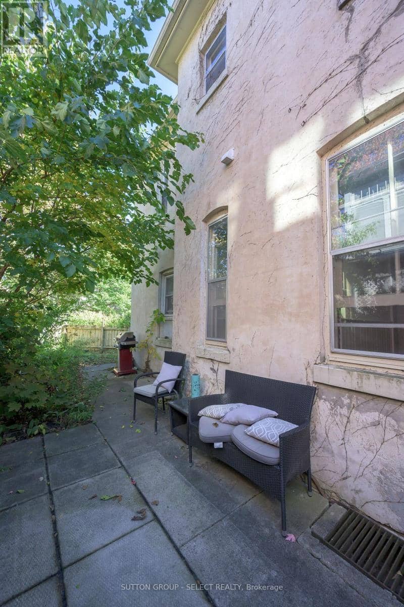 614-616 Wellington Street — photo 13 of 38
