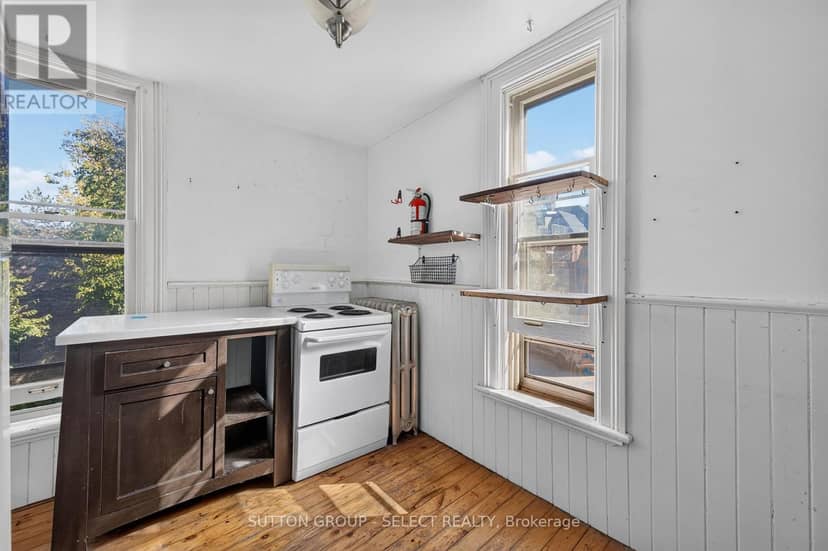 614-616 Wellington Street — photo 24 of 38