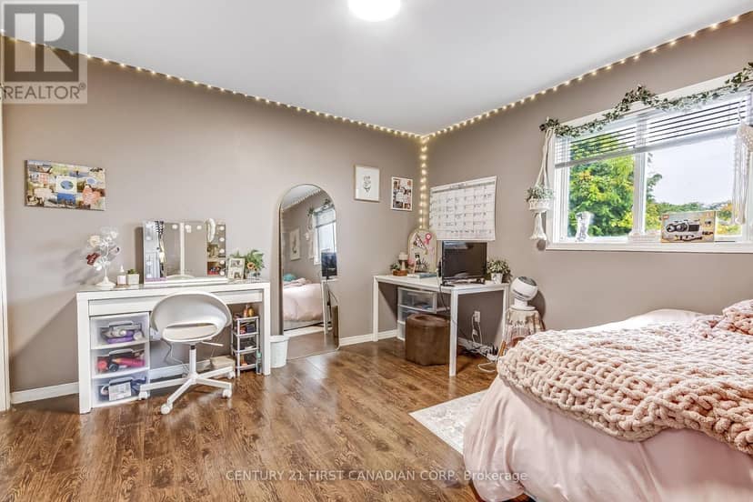 1082 Farnsborough Crescent, London East, photo 7