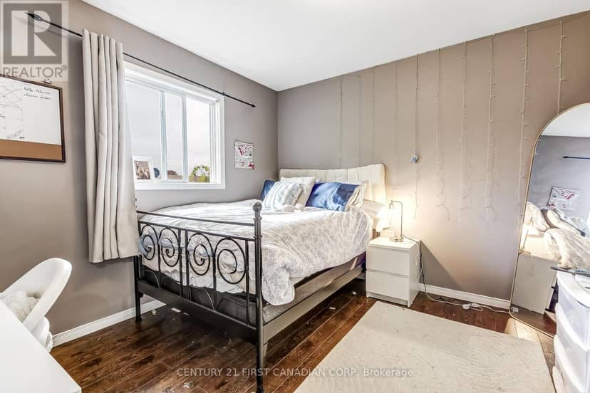 1082 Farnsborough Crescent, London East, photo 8