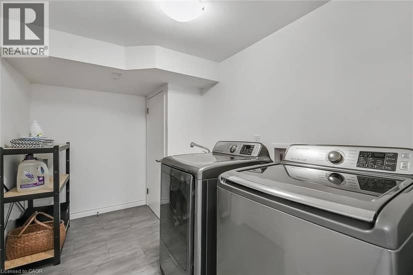 17 ORCHARD Crescent — photo 32 of 39