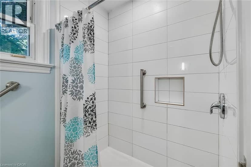 17 ORCHARD Crescent — photo 20 of 39