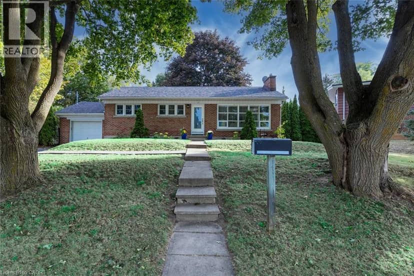 17 ORCHARD Crescent — photo 3 of 39