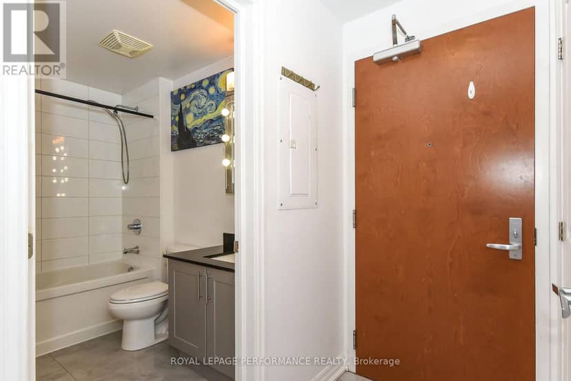 1808 - 242 Rideau Street — photo 21 of 32