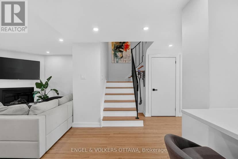 1304 Morrison Drive — photo 11 of 27