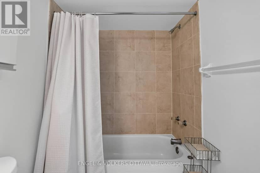 1304 Morrison Drive — photo 20 of 27