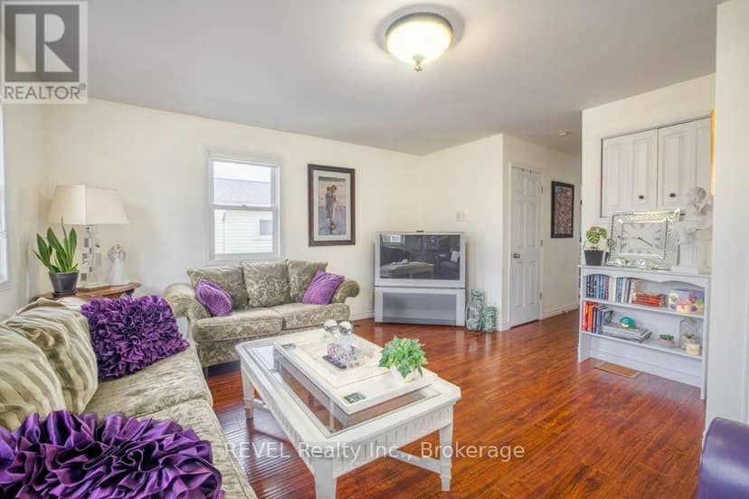 550 Lakeshore Road — photo 21 of 40