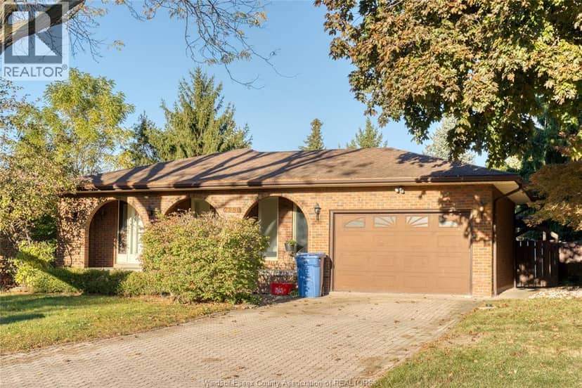 2880 St. Clair Avenue — photo 2 of 40