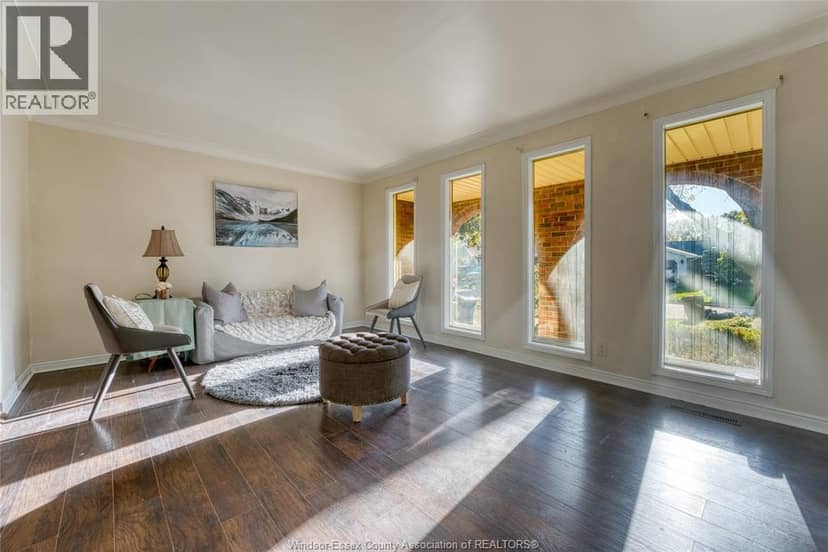 2880 St. Clair Avenue — photo 4 of 40