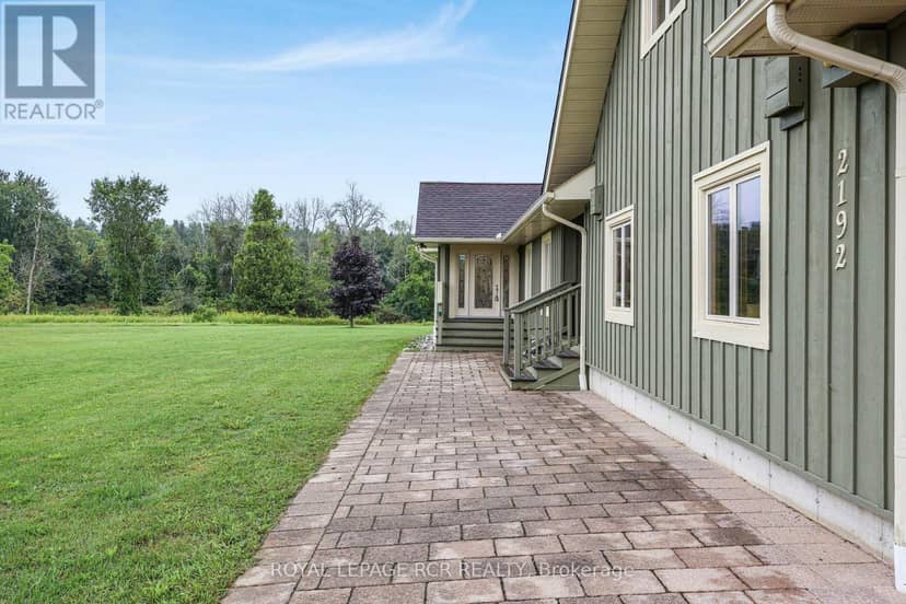 2192 Atkinson Road, Springwater, photo 3