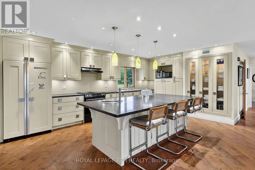 2192 Atkinson Road, Springwater, photo 6