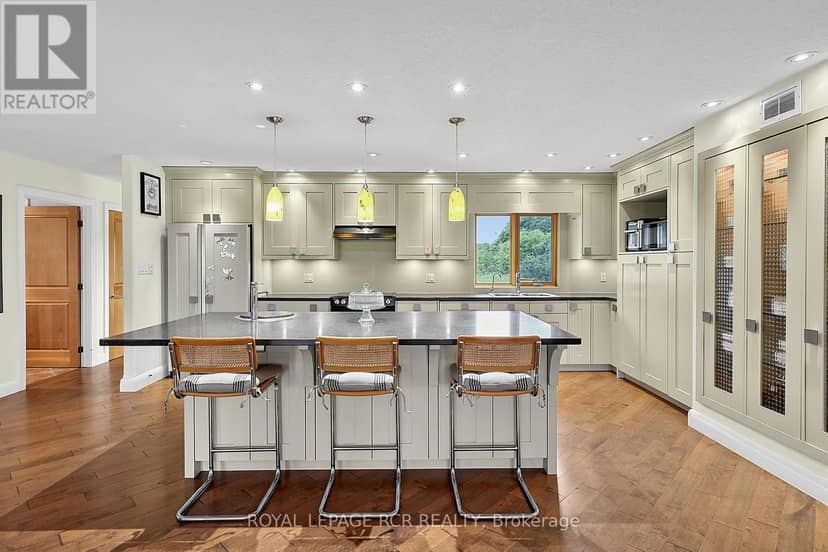 2192 Atkinson Road, Springwater, photo 7