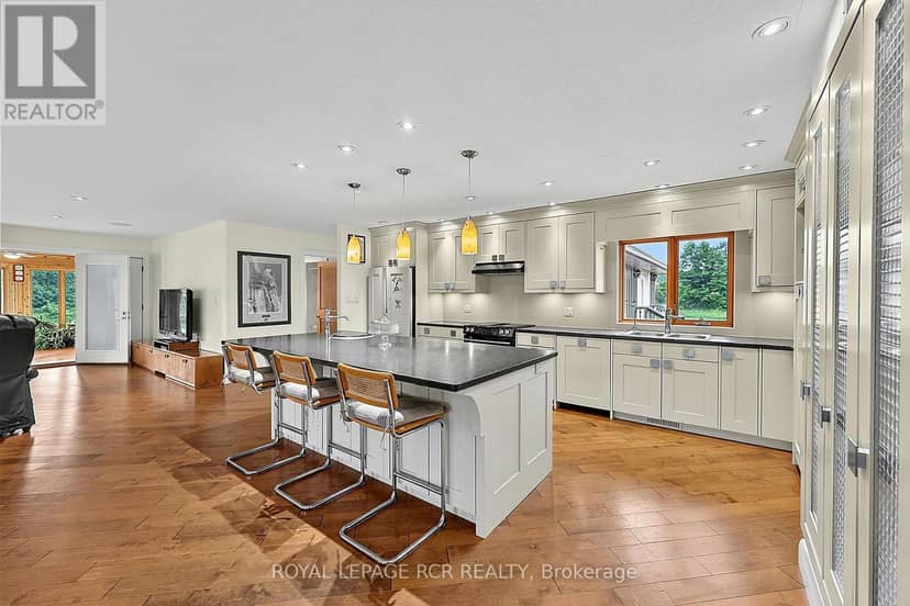 2192 Atkinson Road, Springwater, photo 8