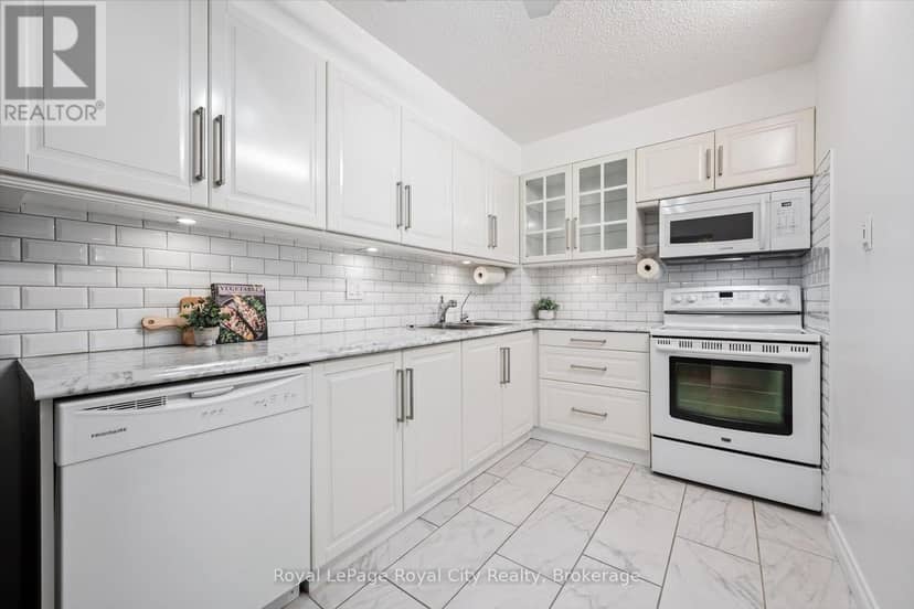 607 - 93 Westwood Road — photo 15 of 40