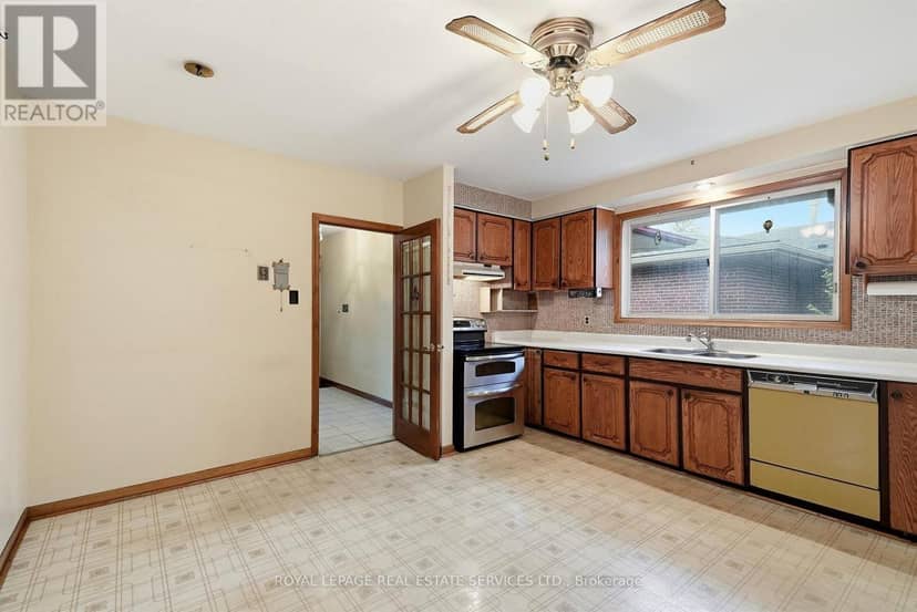 30 Vanguard Drive — photo 14 of 35