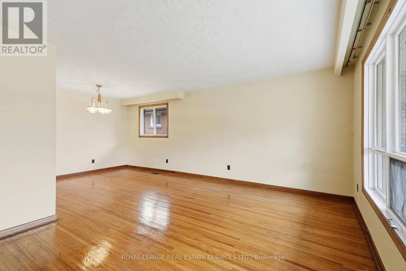30 Vanguard Drive, Toronto, photo 6