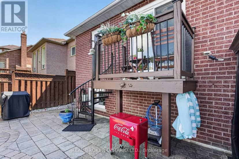 74 Harley Avenue — photo 37 of 40
