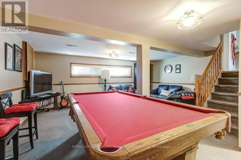 1485 Newlands Crescent — photo 27 of 40