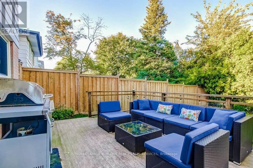 1485 Newlands Crescent — photo 32 of 40