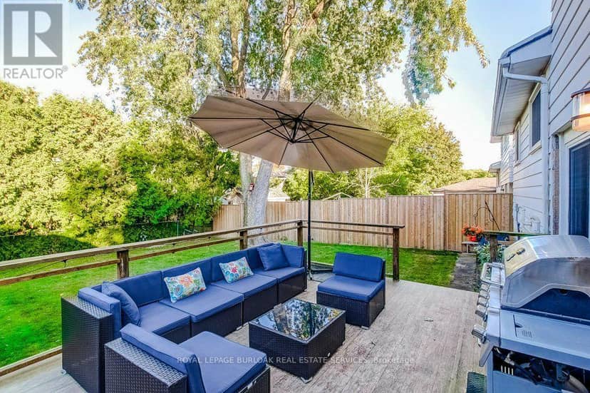 1485 Newlands Crescent — photo 34 of 40