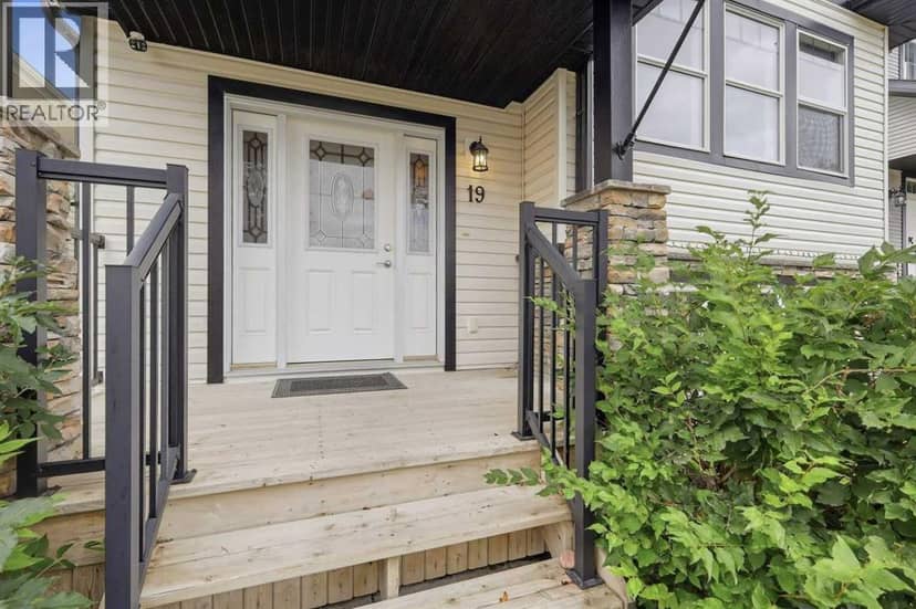 19 Regatta Way, Sylvan Lake, photo 3