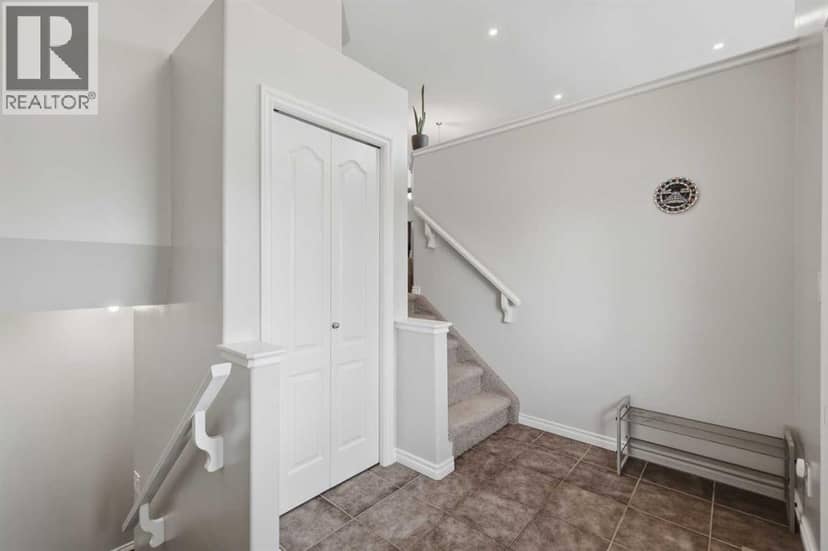 19 Regatta Way, Sylvan Lake, photo 5