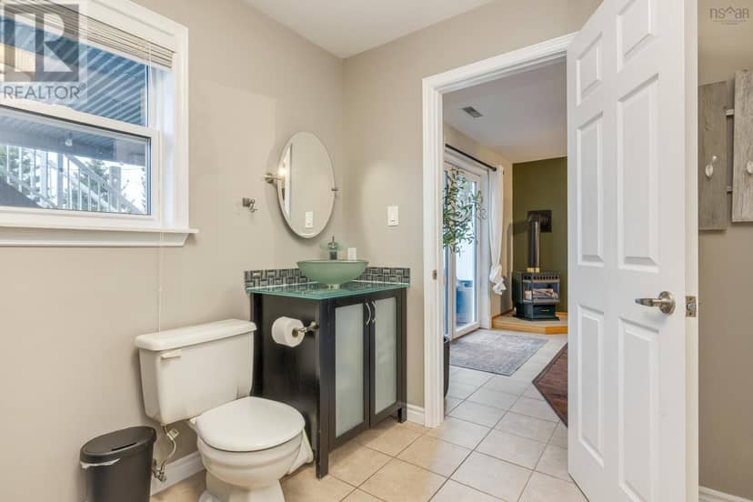 55 Dahlgren Crescent — photo 16 of 40